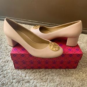 Tory Burch Chelsea Pump in Goan Sand